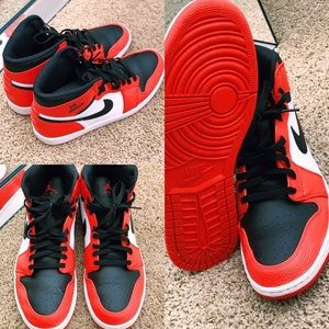 Air Jordan 1 Retro High "Max Orange"